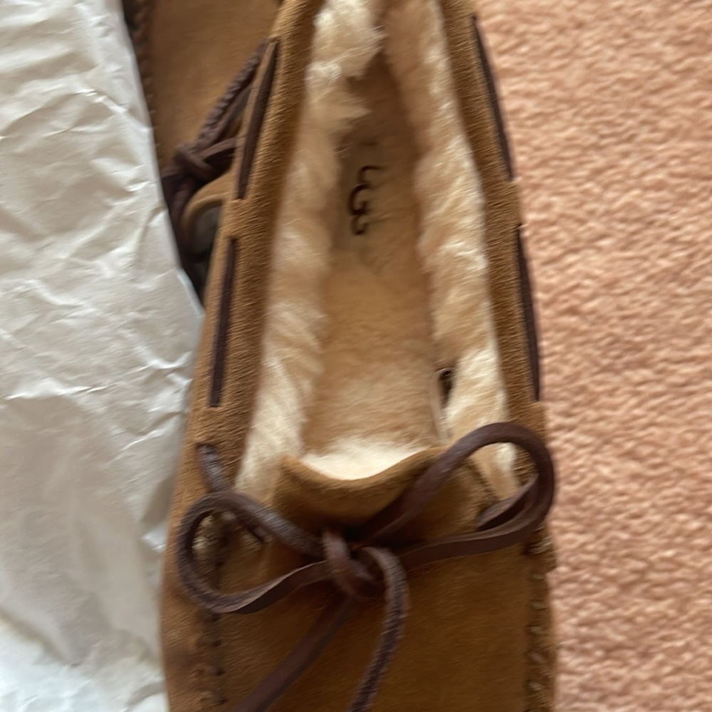 UGG women’s  Brown Suede Loafers - Picture 5 of 17